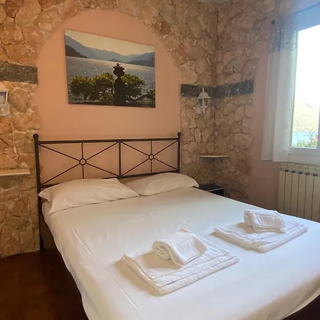 The Lovers - Independent Little House With Garden