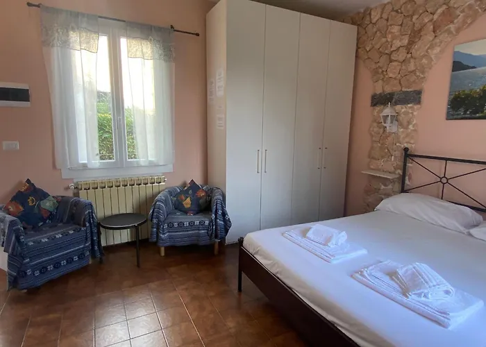 The Lovers - Independent Little House With Garden Casa vacanze