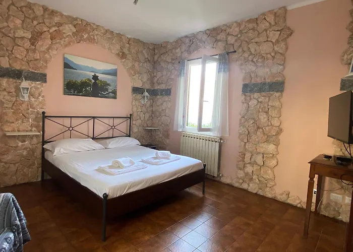 Vakantiehuis The Lovers - Independent Little House With Garden *