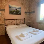 The Lovers - Independent Little House With Garden